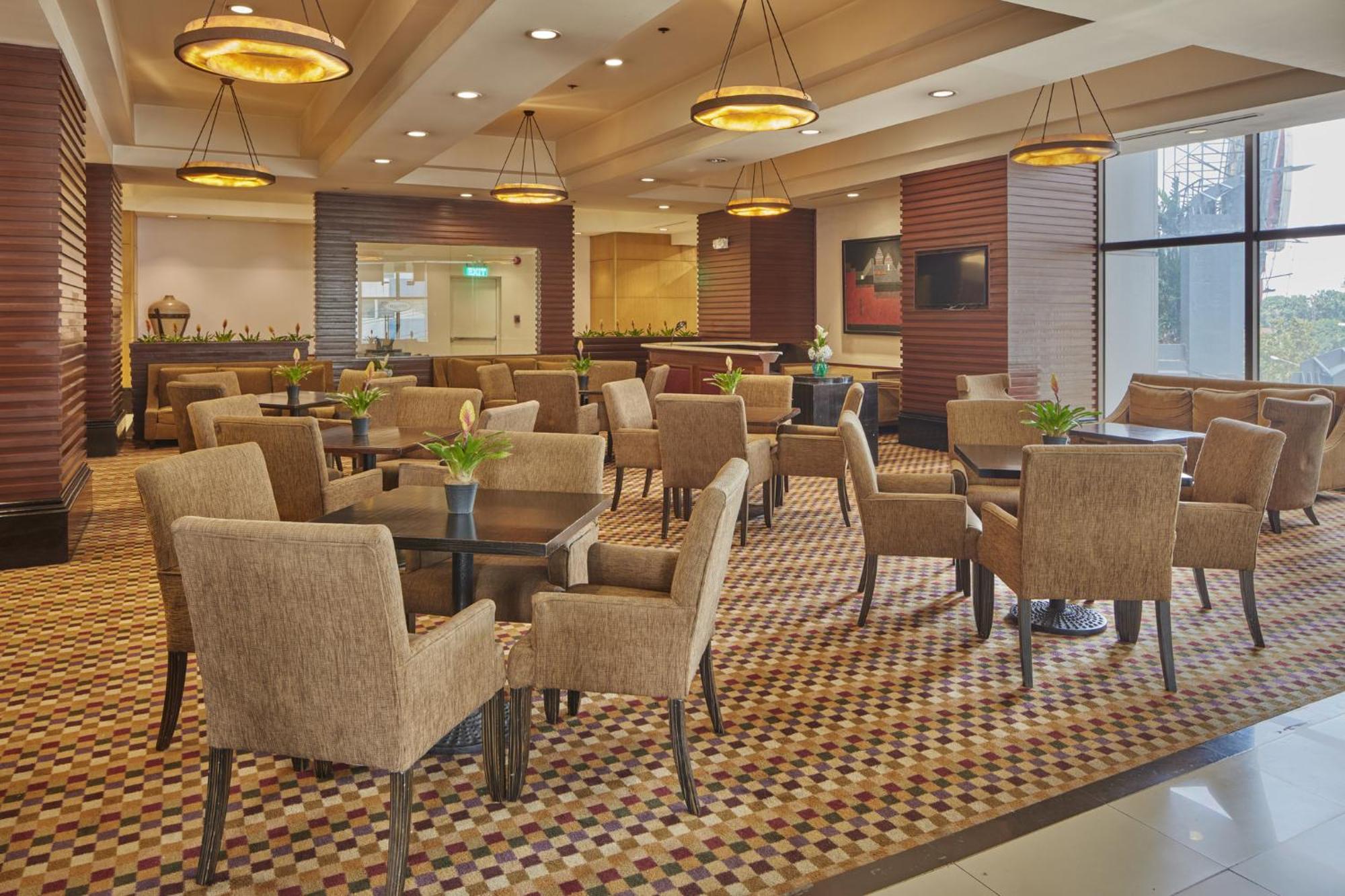 Holiday Inn & Suites Manila Galleria By Ihg Pasig City Exterior photo