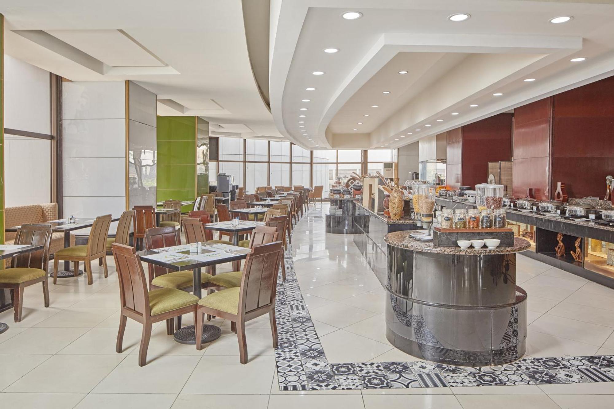 Holiday Inn & Suites Manila Galleria By Ihg Pasig City Exterior photo