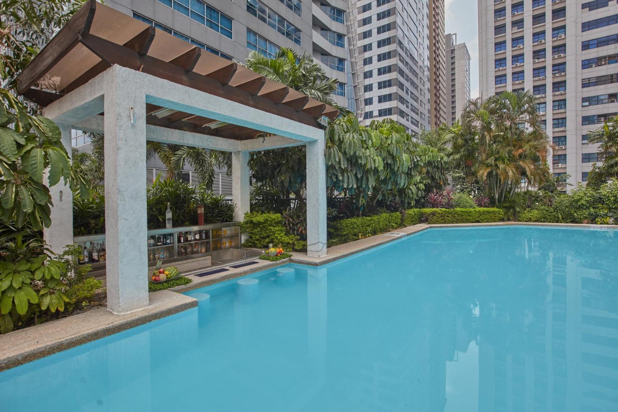 Holiday Inn & Suites Manila Galleria By Ihg Pasig City Exterior photo