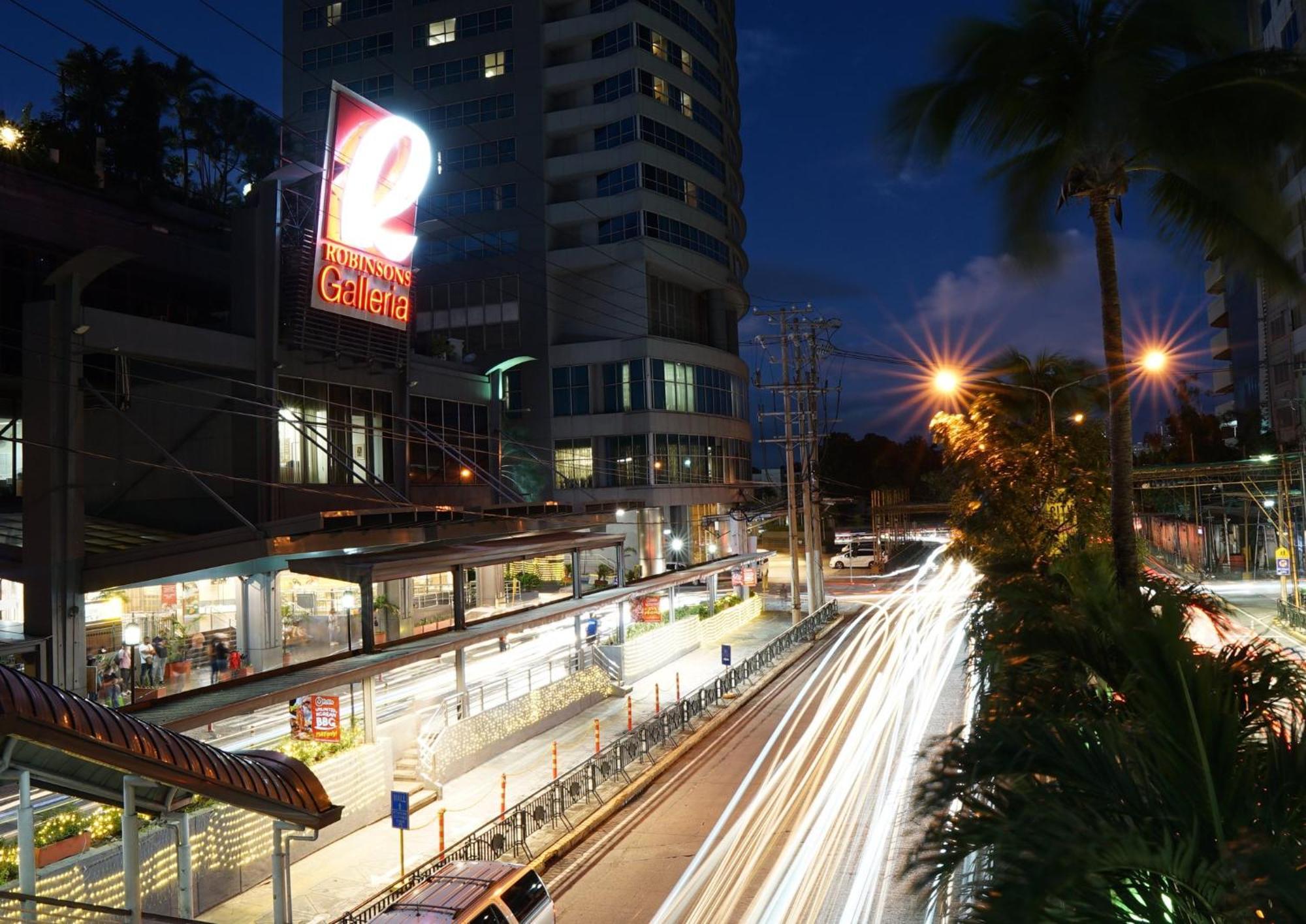 Holiday Inn & Suites Manila Galleria By Ihg Pasig City Exterior photo