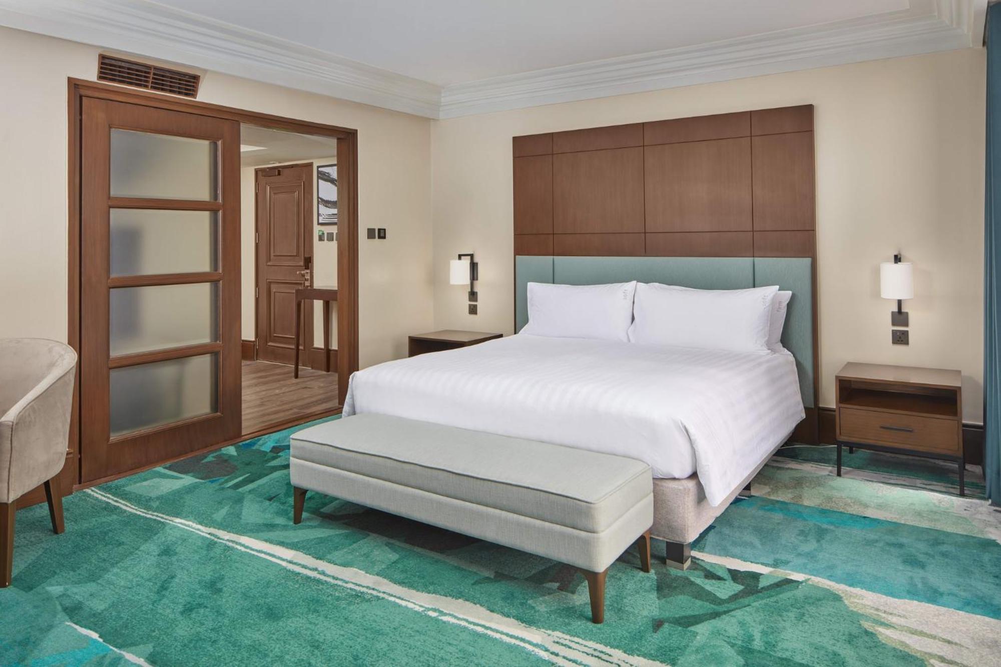 Holiday Inn & Suites Manila Galleria By Ihg Pasig City Exterior photo