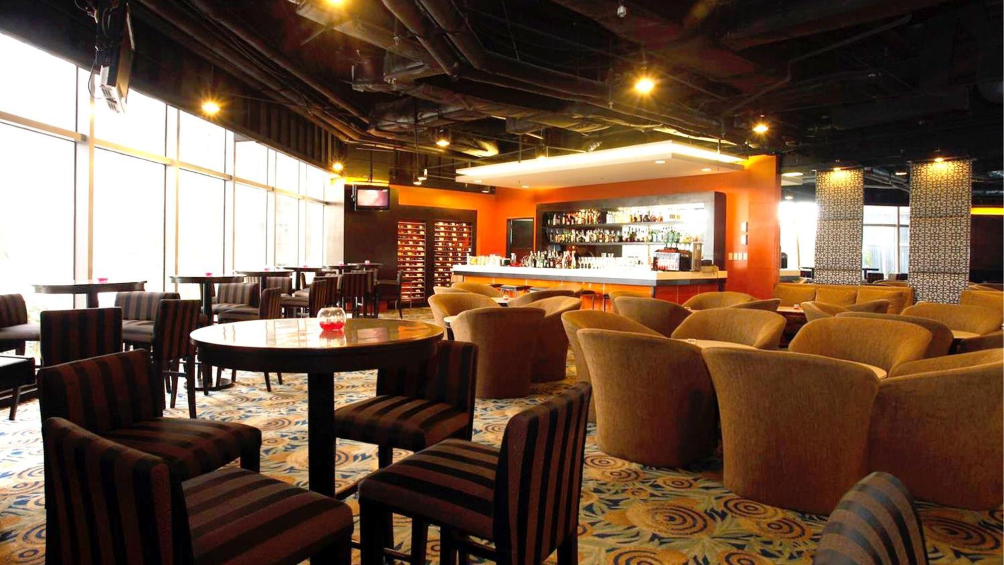 Holiday Inn & Suites Manila Galleria By Ihg Pasig City Exterior photo