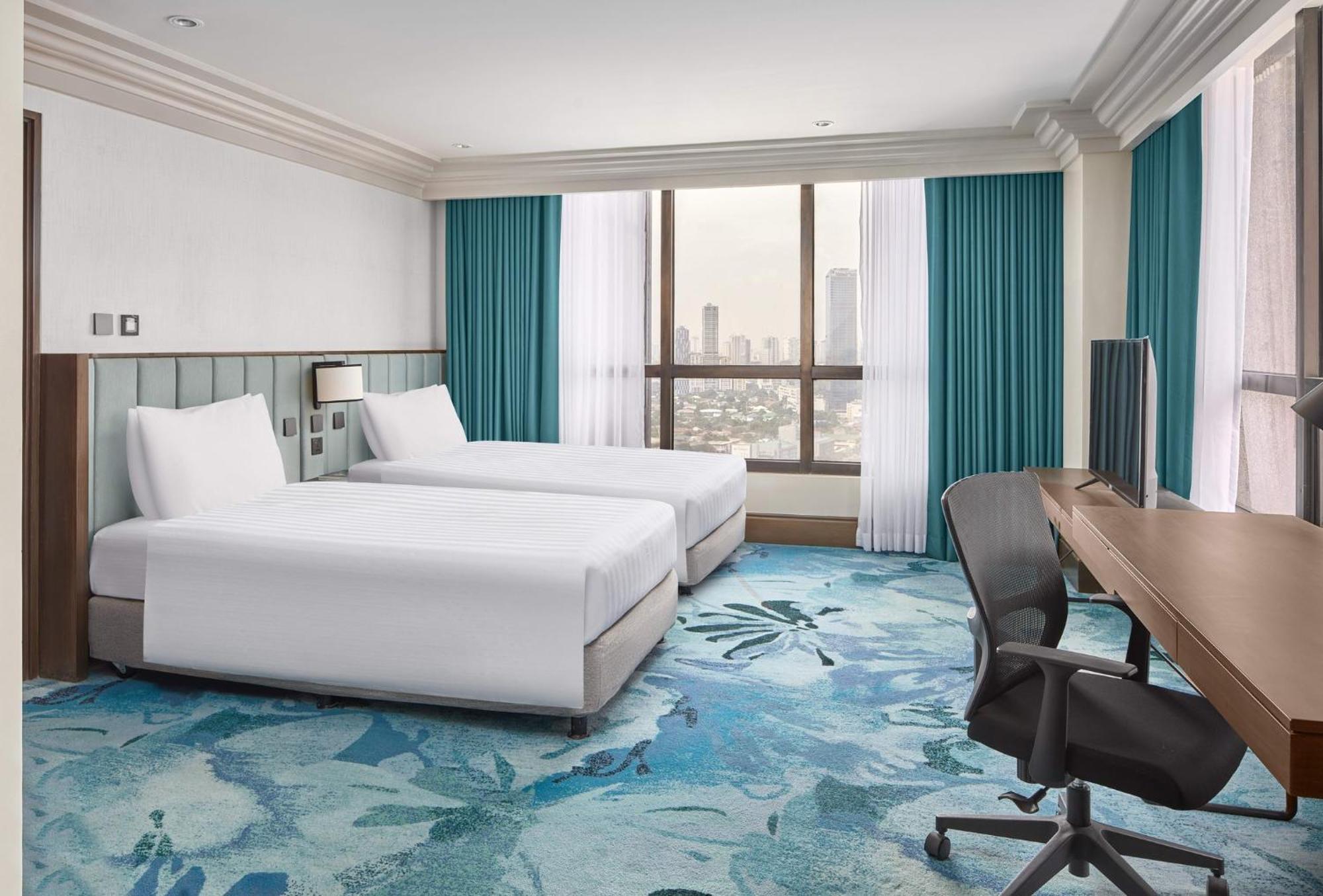 Holiday Inn & Suites Manila Galleria By Ihg Pasig City Exterior photo